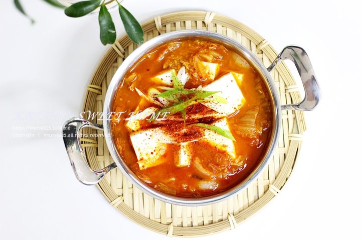 매콤한 참치김치찌개 김치찌개 간단 레시피 4인분 30분 완성 평점 4.7점(26) 레시피 이미지 - 7