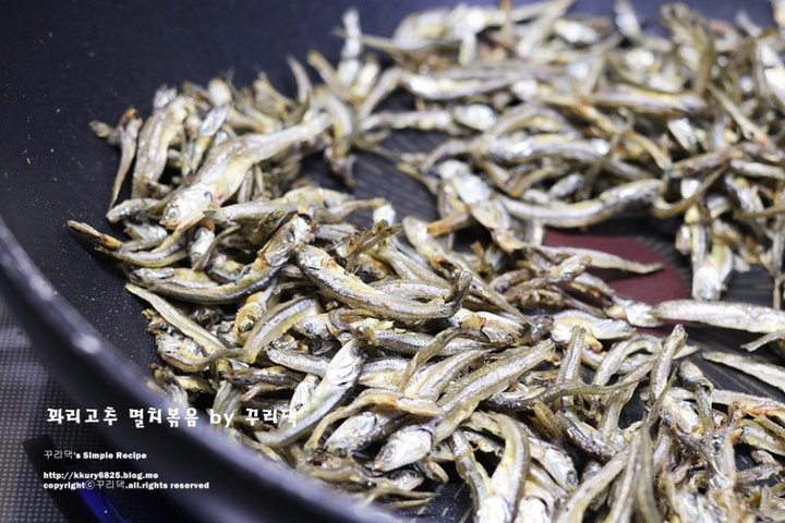 딱딱하지 않은 꽈리고추 멸치볶음 레시피 4인분 30분 완성 평점 4.8점(59) 레시피 이미지 - 5