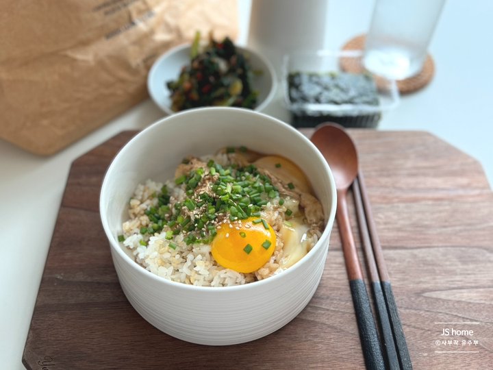 고소한 이찬원 간장계란밥 간장달걀밥 간단 레시피 1인분 10분 완성 평점 4.7점(90) 레시피 이미지 - 1