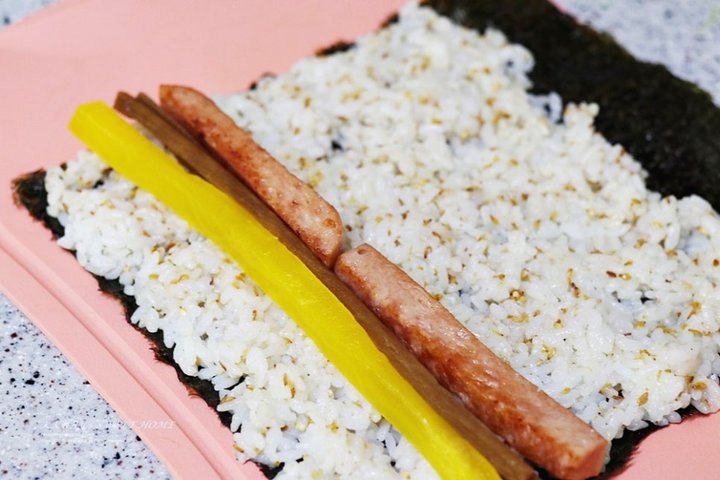 간단한 스팸계란김밥 스팸김밥 계란김밥 레시피 8인분 25분 완성 평점 4.9점(13) 레시피 이미지 - 7