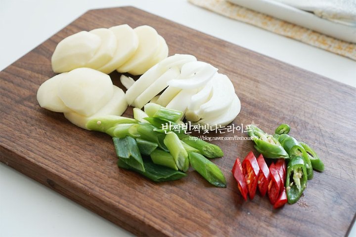 칼칼한 백종원 조기조림 레시피 4인분 35분 완성 평점 4.9점(19) 레시피 이미지 - 2