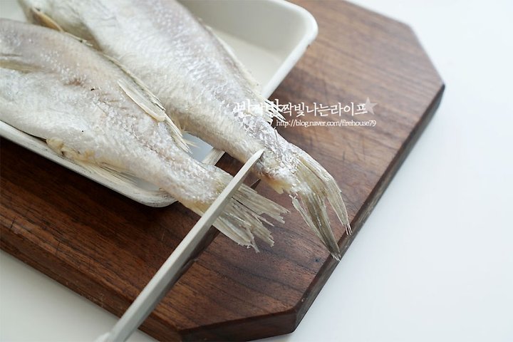 칼칼한 백종원 조기조림 레시피 4인분 35분 완성 평점 4.9점(19) 레시피 이미지 - 4