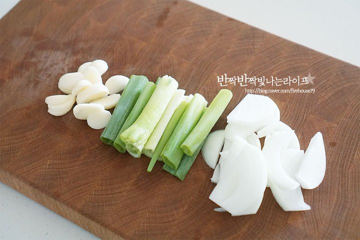 쫄깃하고 매콤한 오리주물럭 레시피 4인분 35분 완성 평점 4.9점(33) 레시피 이미지 - 6