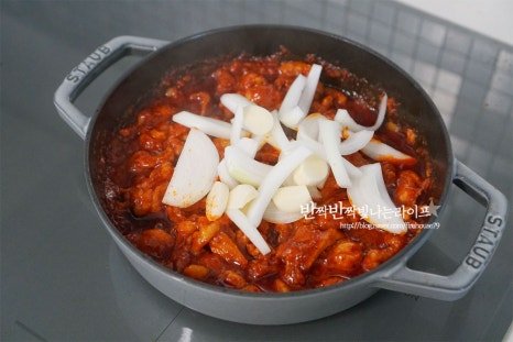 쫄깃하고 매콤한 오리주물럭 레시피 4인분 35분 완성 평점 4.9점(33) 레시피 이미지 - 8