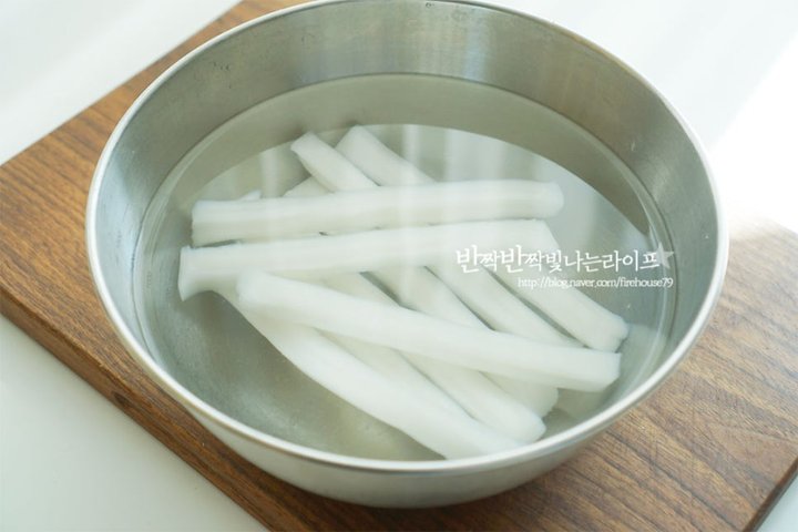 매콤 쫀득 입맛 당기는 분모자떡볶이 레시피 3인분 40분 완성 평점 4.9점(37) 레시피 이미지 - 2