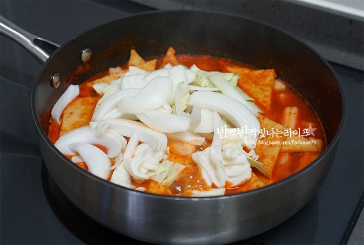 매콤 쫀득 입맛 당기는 분모자떡볶이 레시피 3인분 40분 완성 평점 4.9점(37) 레시피 이미지 - 11