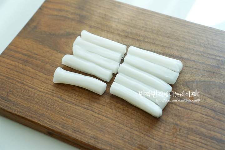 매콤 쫀득 입맛 당기는 분모자떡볶이 레시피 3인분 40분 완성 평점 4.9점(37) 레시피 이미지 - 3