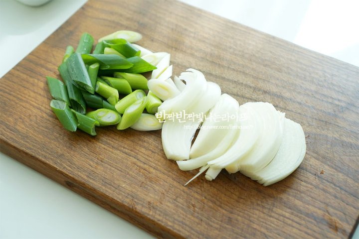 매콤 쫀득 입맛 당기는 분모자떡볶이 레시피 3인분 40분 완성 평점 4.9점(37) 레시피 이미지 - 6