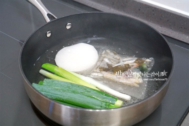 매콤 쫀득 입맛 당기는 분모자떡볶이 레시피 3인분 40분 완성 평점 4.9점(37) 레시피 이미지 - 8