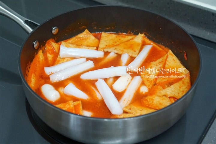 매콤 쫀득 입맛 당기는 분모자떡볶이 레시피 3인분 40분 완성 평점 4.9점(37) 레시피 이미지 - 10