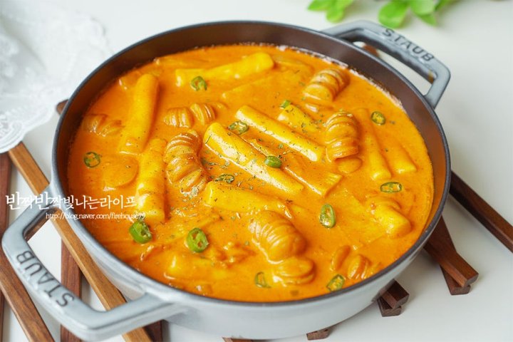 고소하면서도 매콤한 로제떡볶이 레시피 3인분 30분 완성 평점 4.8점(67) 레시피 이미지 - 12
