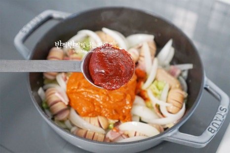 고소하면서도 매콤한 로제떡볶이 레시피 3인분 30분 완성 평점 4.8점(67) 레시피 이미지 - 7