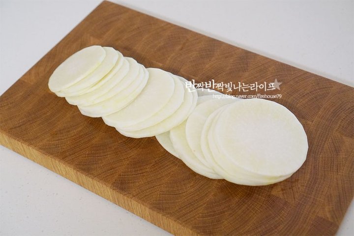 매콤 아삭한 백종원 무생채 레시피 2인분 20분 완성 평점 4.8점(31) 레시피 이미지 - 3