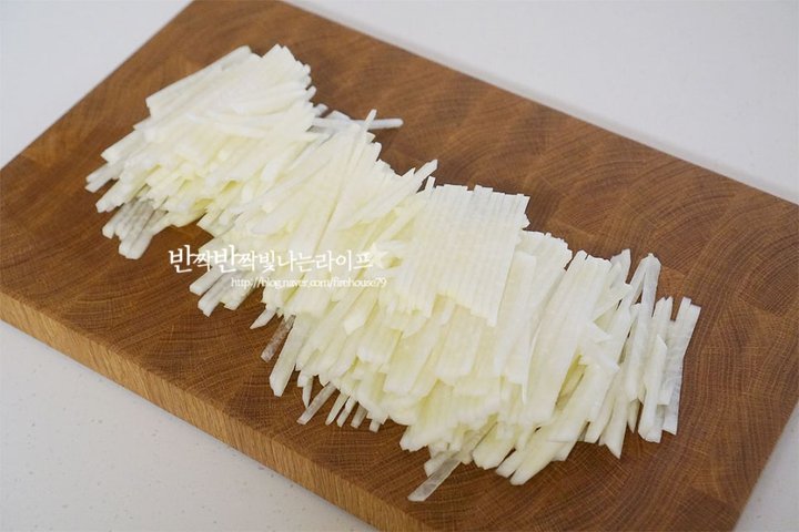 매콤 아삭한 백종원 무생채 레시피 2인분 20분 완성 평점 4.8점(31) 레시피 이미지 - 4