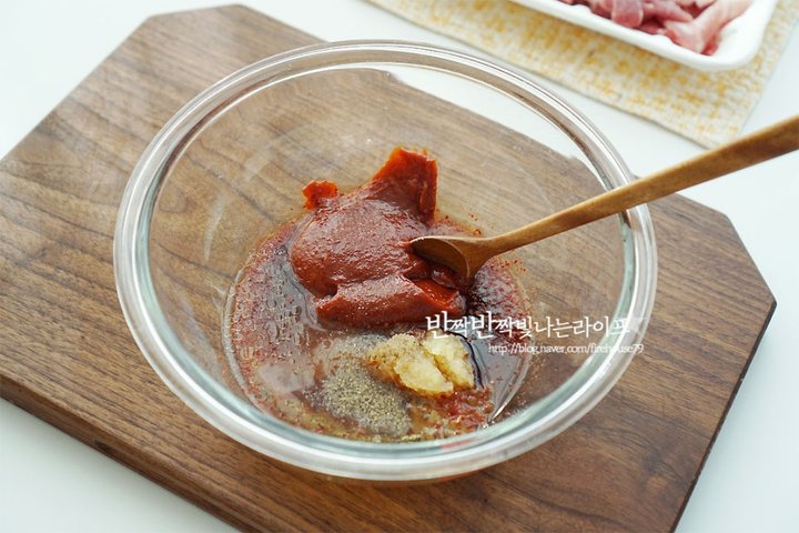 매콤하고 쫄깃한 고추장 돼지 불고기 레시피 4인분 40분 완성 평점 4.7점(17) 레시피 이미지 - 3