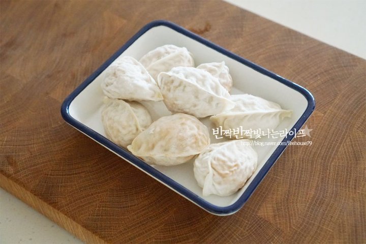 얼큰 만두전골 김치만두전골 레시피 3인분 30분 완성 평점 4.9점(45) 레시피 이미지 - 2
