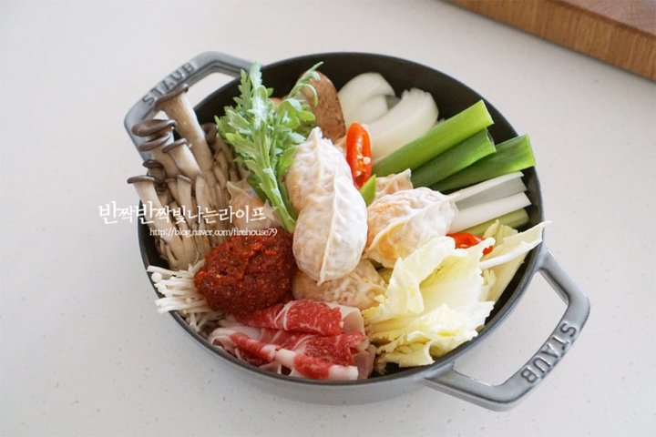 얼큰 만두전골 김치만두전골 레시피 3인분 30분 완성 평점 4.9점(45) 레시피 이미지 - 7