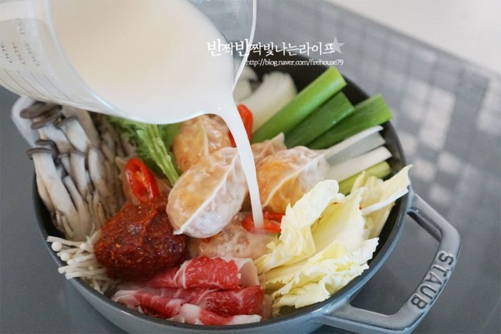 얼큰 만두전골 김치만두전골 레시피 3인분 30분 완성 평점 4.9점(45) 레시피 이미지 - 8