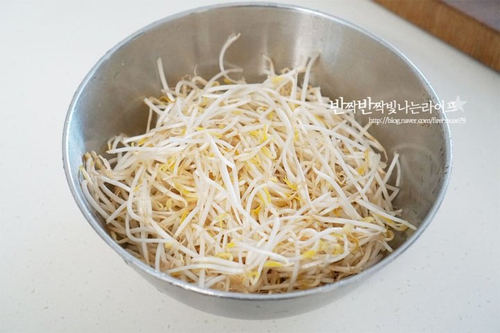 얼큰하고 시원한 경상도식소고기무국 레시피 4인분 30분 완성 평점 4.8점(52) 레시피 이미지 - 5
