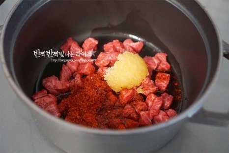 얼큰하고 시원한 경상도식소고기무국 레시피 4인분 30분 완성 평점 4.8점(52) 레시피 이미지 - 6