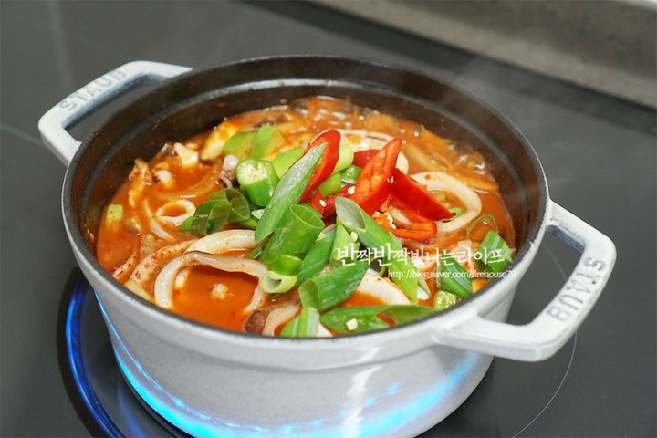 얼큰한 밥도둑 오징어찌개 레시피 2인분 30분 완성 평점 5.0점(61) 레시피 이미지 - 11
