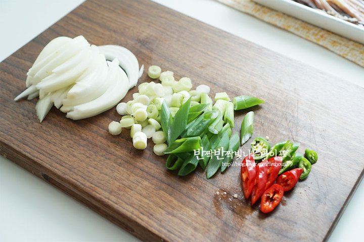 얼큰한 밥도둑 오징어찌개 레시피 2인분 30분 완성 평점 5.0점(61) 레시피 이미지 - 3