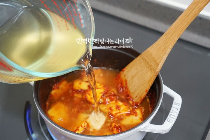 얼큰한 밥도둑 오징어찌개 레시피 2인분 30분 완성 평점 5.0점(61) 레시피 이미지 - 8