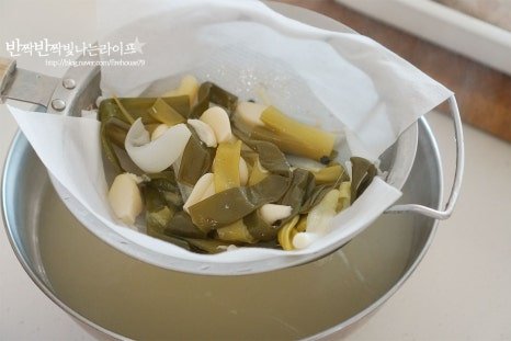 진하고 얼큰한 닭개장 레시피 4인분 1시간 15분 완성 평점 4.8점(33) 레시피 이미지 - 7
