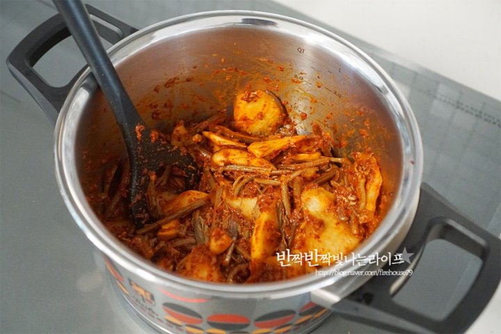 진하고 얼큰한 닭개장 레시피 4인분 1시간 15분 완성 평점 4.8점(33) 레시피 이미지 - 9