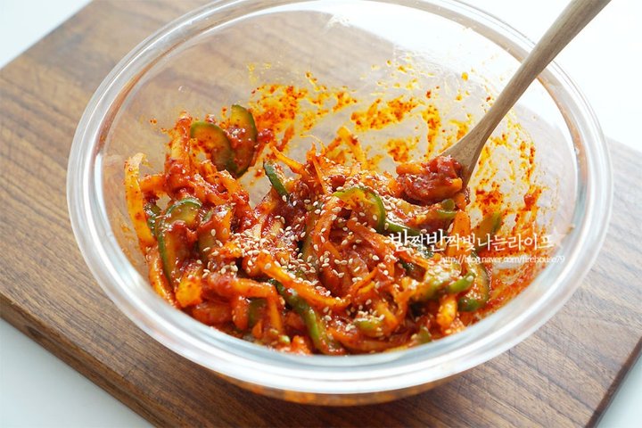 매콤새콤 쌉싸름한 도라지나물무침 레시피 4인분 30분 완성 평점 4.9점(92) 레시피 이미지 - 12