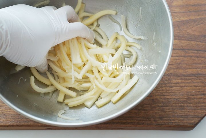 매콤새콤 쌉싸름한 도라지나물무침 레시피 4인분 30분 완성 평점 4.9점(92) 레시피 이미지 - 3