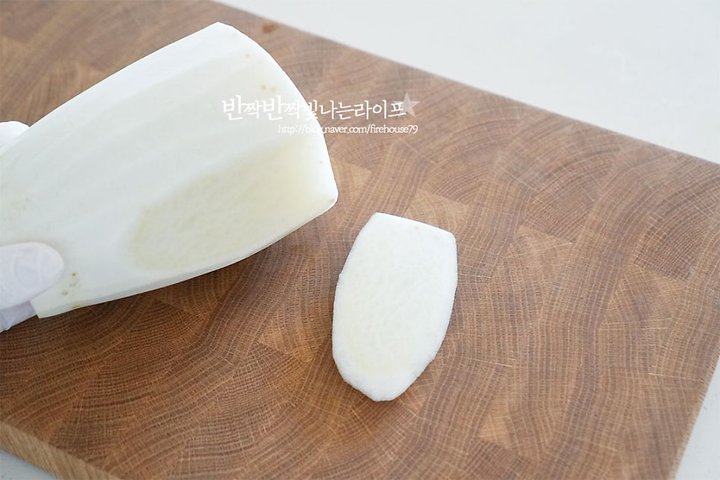 매콤새콤 편스토랑 류수영 무생채 레시피 2인분 20분 완성 평점 5.0점(16) 레시피 이미지 - 3