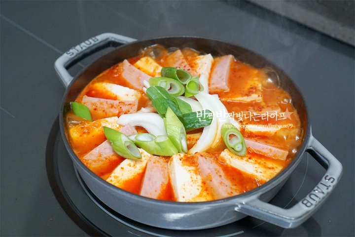 매콤 칼칼한 스팸찌개 레시피 3인분 30분 완성 평점 4.8점(73) 레시피 이미지 - 11