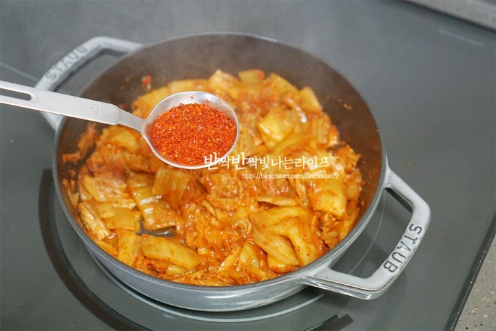 매콤 칼칼한 스팸찌개 레시피 3인분 30분 완성 평점 4.8점(73) 레시피 이미지 - 7