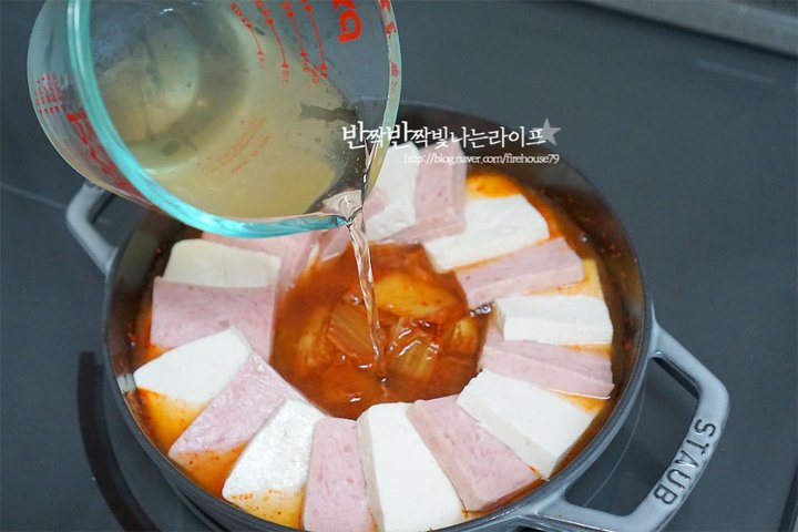 매콤 칼칼한 스팸찌개 레시피 3인분 30분 완성 평점 4.8점(73) 레시피 이미지 - 9
