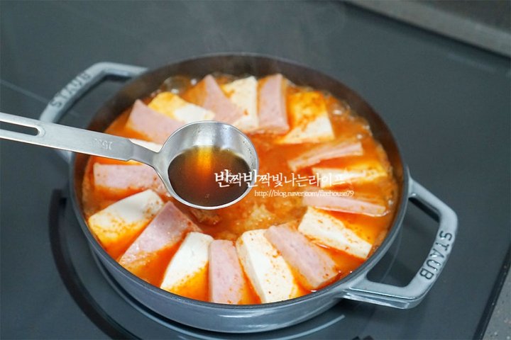 매콤 칼칼한 스팸찌개 레시피 3인분 30분 완성 평점 4.8점(73) 레시피 이미지 - 10