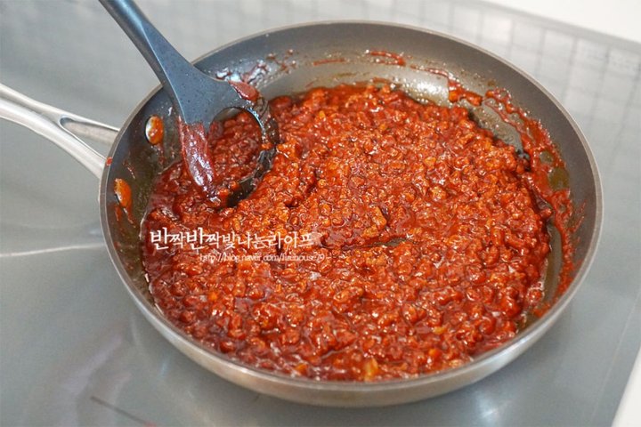 매콤 달콤한 양념인 약고추장 레시피 4인분 30분 완성 평점 4.9점(65) 레시피 이미지 - 8
