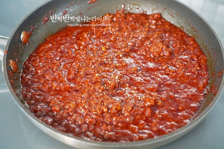 매콤 달콤한 양념인 약고추장 레시피 4인분 30분 완성 평점 4.9점(65) 레시피 이미지 - 10