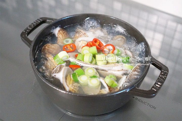 따뜻하고 칼칼한 바지락 조개탕 레시피 3인분 40분 완성 평점 4.7점(66) 레시피 이미지 - 8