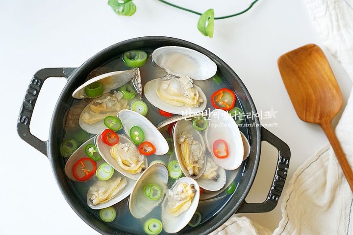 따뜻하고 칼칼한 바지락 조개탕 레시피 3인분 40분 완성 평점 4.7점(66) 레시피 이미지 - 9