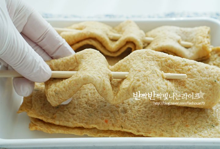 매콤하게 즐기는 뜨끈한 빨간 어묵 레시피 2인분 45분 완성 평점 5.0점(85) 레시피 이미지 - 2