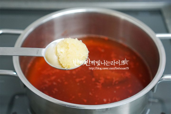 매콤하게 즐기는 뜨끈한 빨간 어묵 레시피 2인분 45분 완성 평점 5.0점(85) 레시피 이미지 - 5