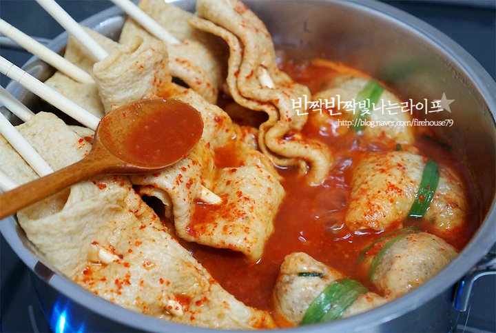 매콤하게 즐기는 뜨끈한 빨간 어묵 레시피 2인분 45분 완성 평점 5.0점(85) 레시피 이미지 - 6