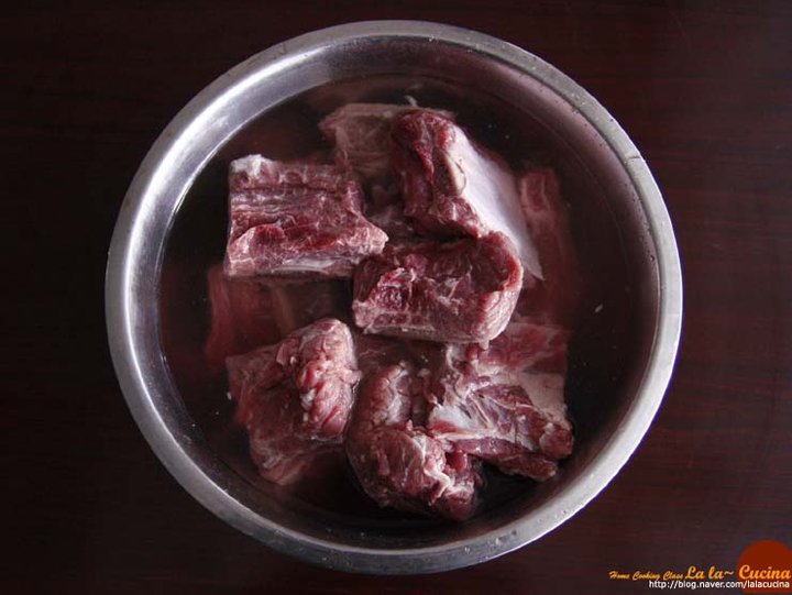 칼칼 매콤한 수미네 반찬 갈비찜 레시피 4인분 2시간 30분 완성 평점 5.0점(67) 레시피 이미지 - 2