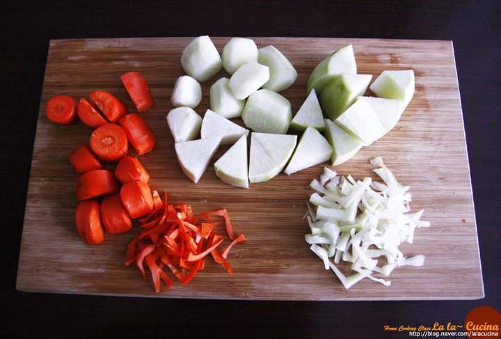 칼칼 매콤한 수미네 반찬 갈비찜 레시피 4인분 2시간 30분 완성 평점 5.0점(67) 레시피 이미지 - 6