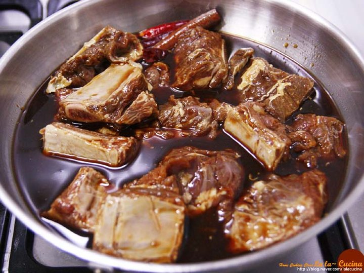 칼칼 매콤한 수미네 반찬 갈비찜 레시피 4인분 2시간 30분 완성 평점 5.0점(67) 레시피 이미지 - 8