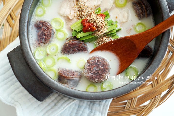 구수한 순대국 순대국밥 레시피 4인분 1시간 30분 완성 평점 4.9점(14) 레시피 이미지 - 11