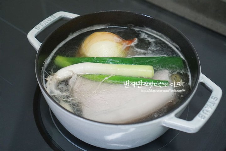 구수한 순대국 순대국밥 레시피 4인분 1시간 30분 완성 평점 4.9점(14) 레시피 이미지 - 3