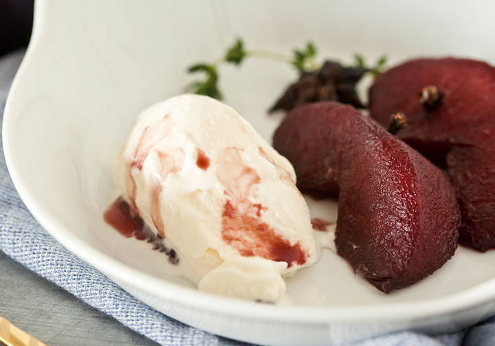 달콤함과 깊은 향의 와인에 포치한 배와 아이스크림 레시피 2인분 20분 완성 평점 4.9점(79) 레시피 이미지 - 1