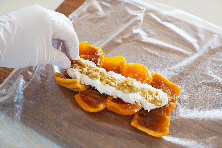 달콤하고 부드러운 곶감호두말이 레시피 2인분 45분 완성 평점 4.8점(88) 레시피 이미지 - 6